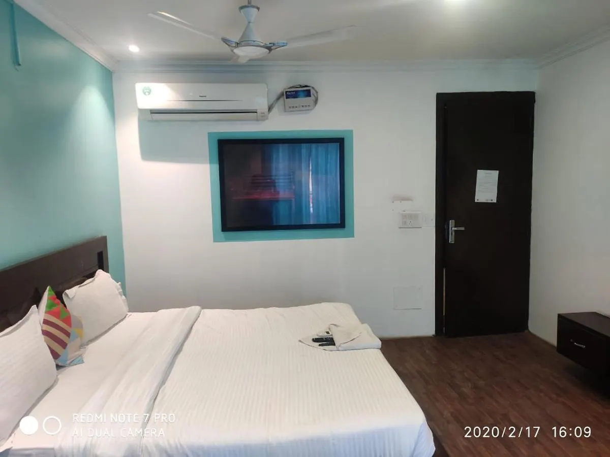 Hotel Ashirwad Deluxe Delhi