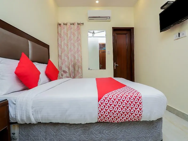 Hotel Ashirwad Deluxe Delhi