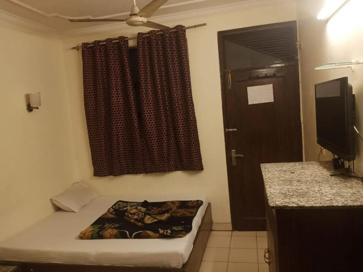Hotel Ashirwad Deluxe Δελχί 2*,